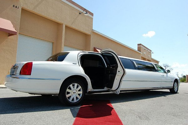 How to Enjoy First Class Limo Rides in Phoenix in 2023